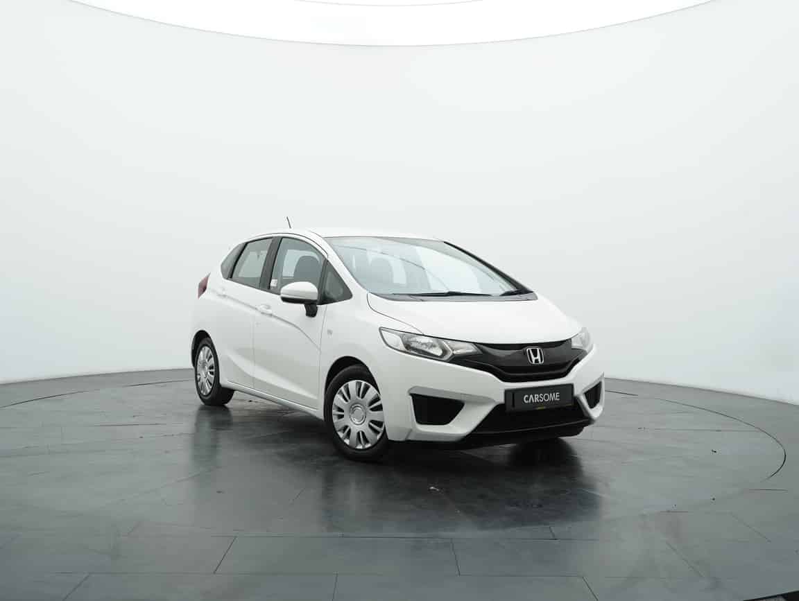 Honda_Jazz_2015_White_B2C_CARSOME