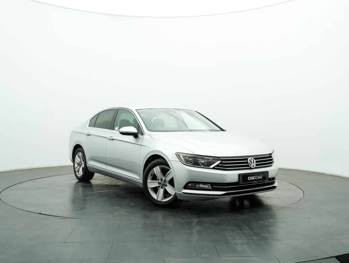 Volkswagen_Passat_2018_White_B2C_CARSOME
