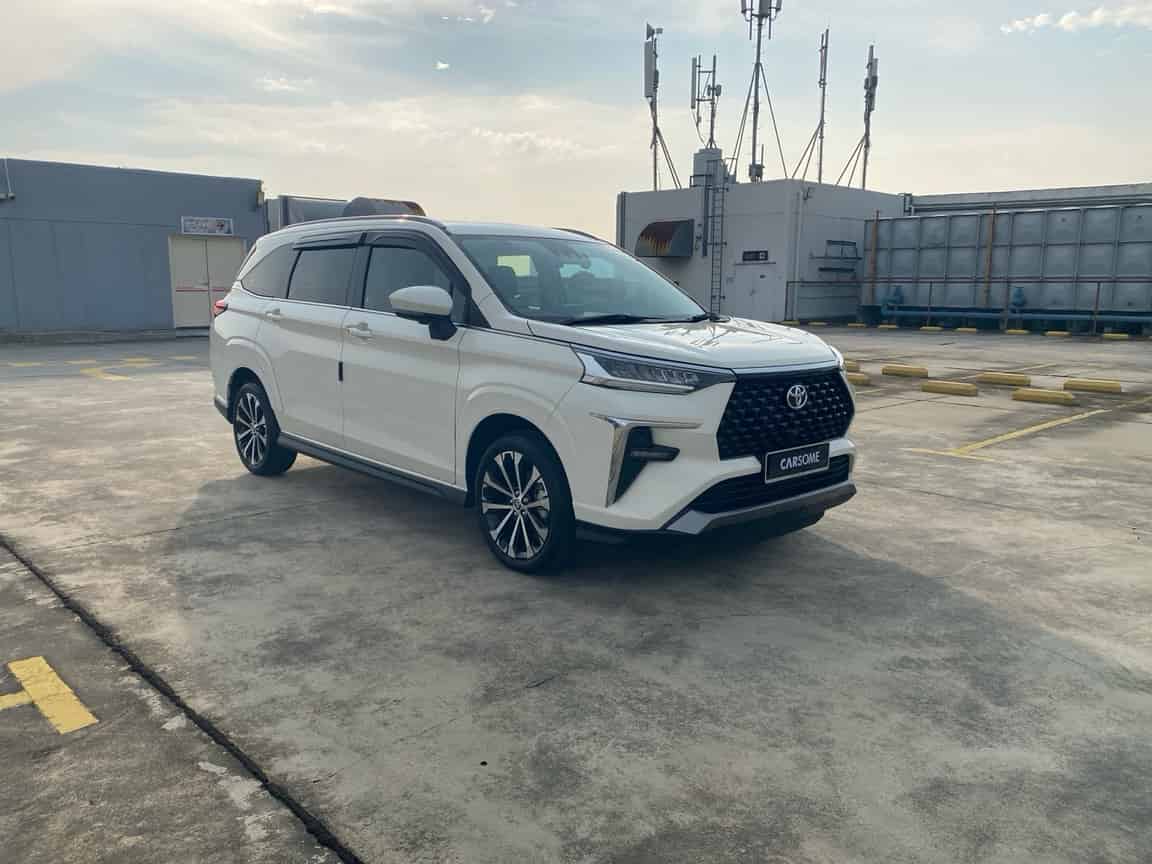 Toyota_Veloz_2025_White_B2C_CARSOME