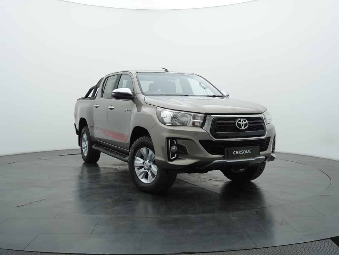 Toyota_Hilux_2018_Brown_B2C_CARSOME