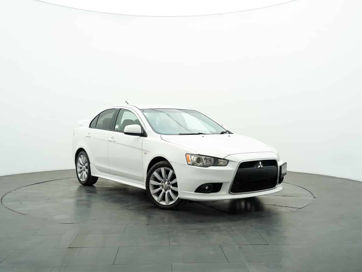 Mitsubishi_Lancer_2010_White_B2C_CARSOME