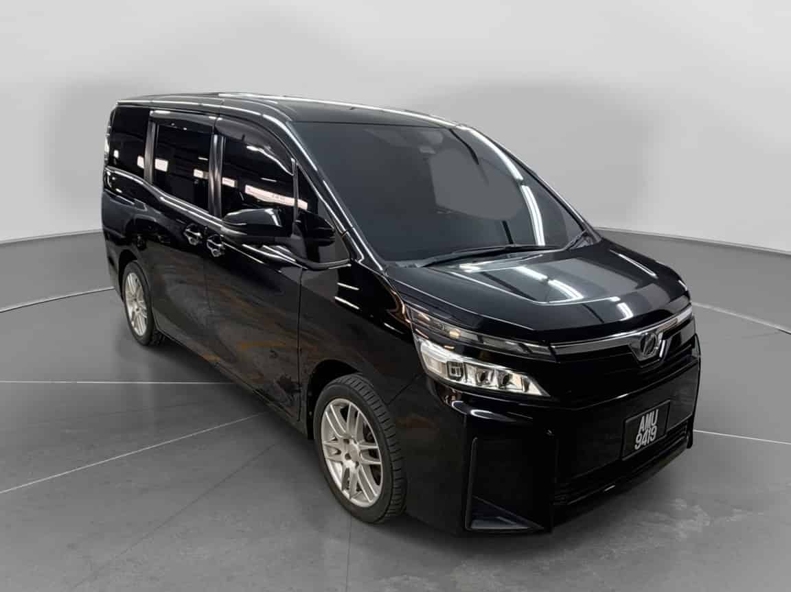 Toyota_Voxy_2018_Black_B2C_CARSOME