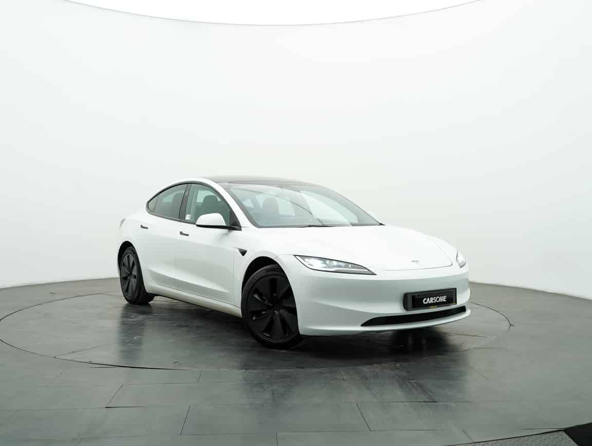 Tesla_Model 3_2023_White_B2C_CARSOME