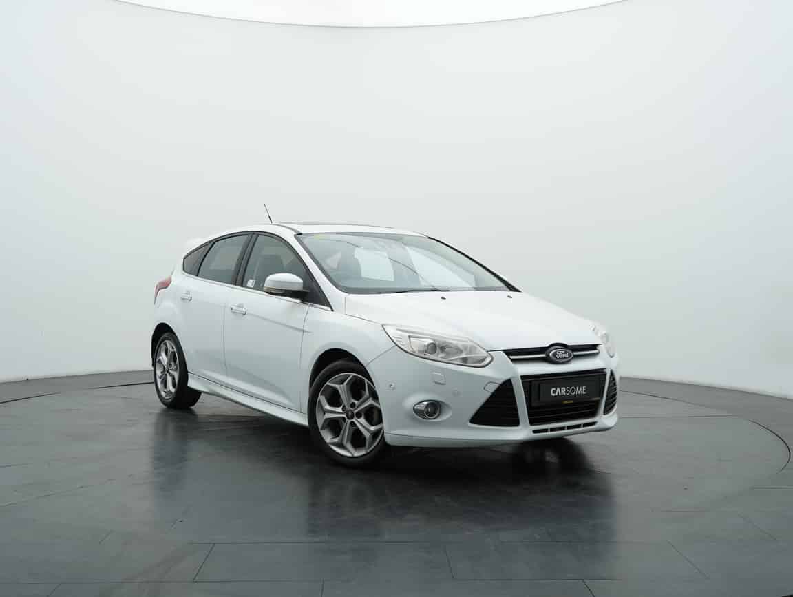 Ford_Focus_2013_White_B2C_CARSOME