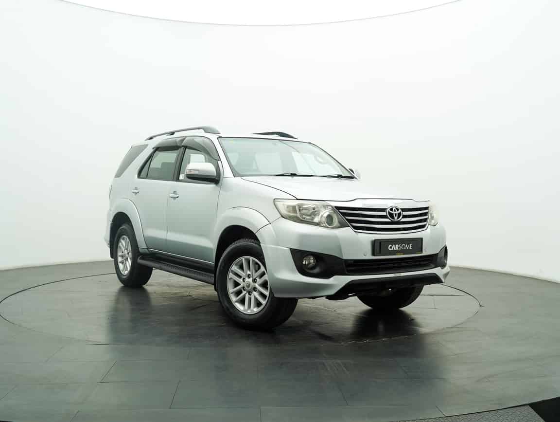 Toyota_Fortuner_2012_Silver_B2C_CARSOME