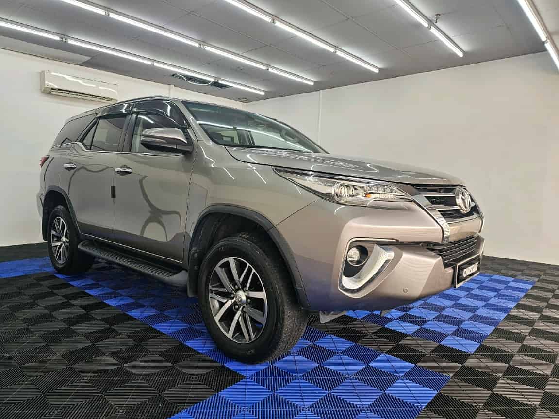 Toyota_Fortuner_2018_Gray_B2C_CARSOME