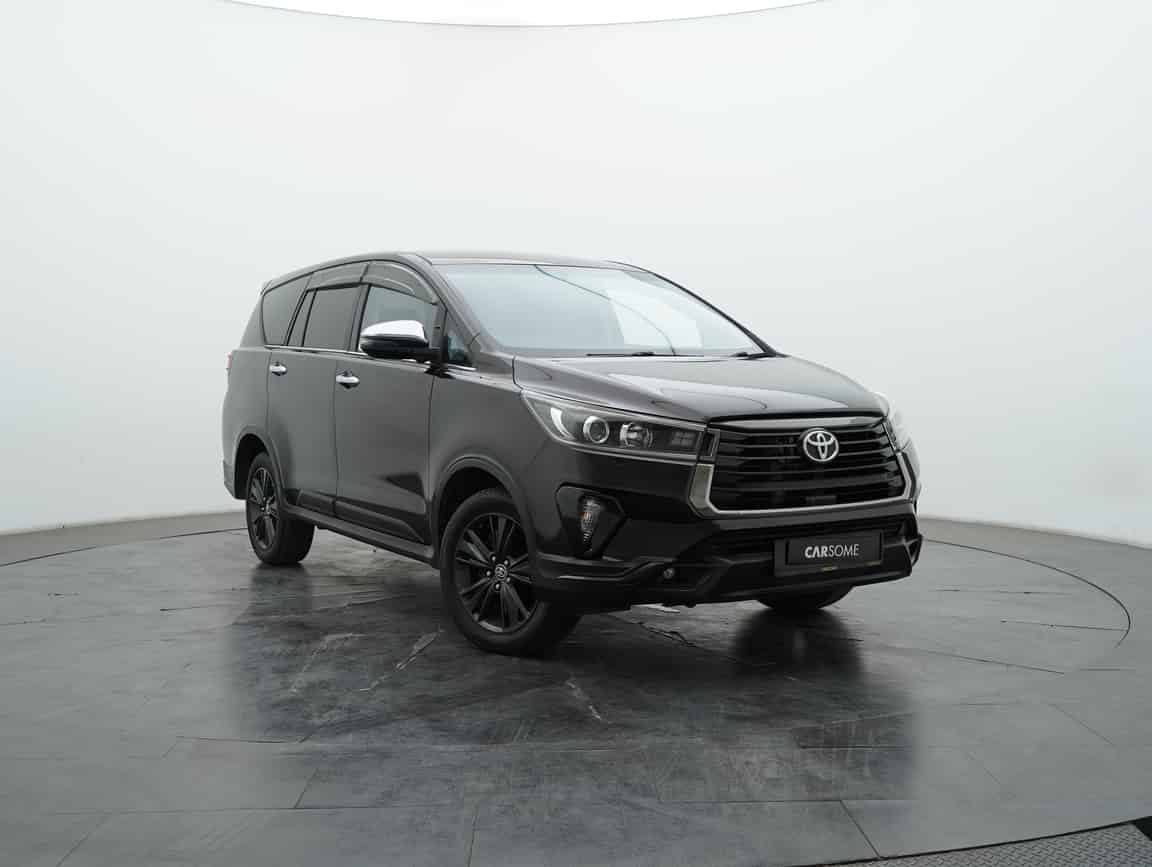 Toyota_Innova_2023_Black_B2C_CARSOME