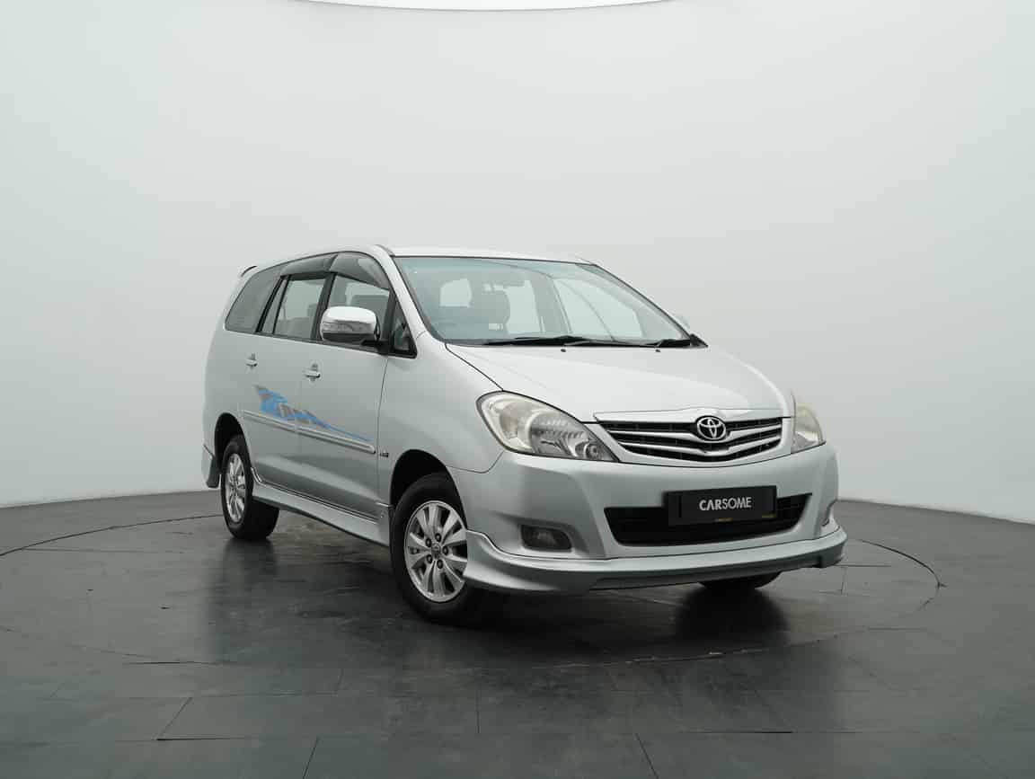 Toyota_Innova_2010_Silver_B2C_CARSOME
