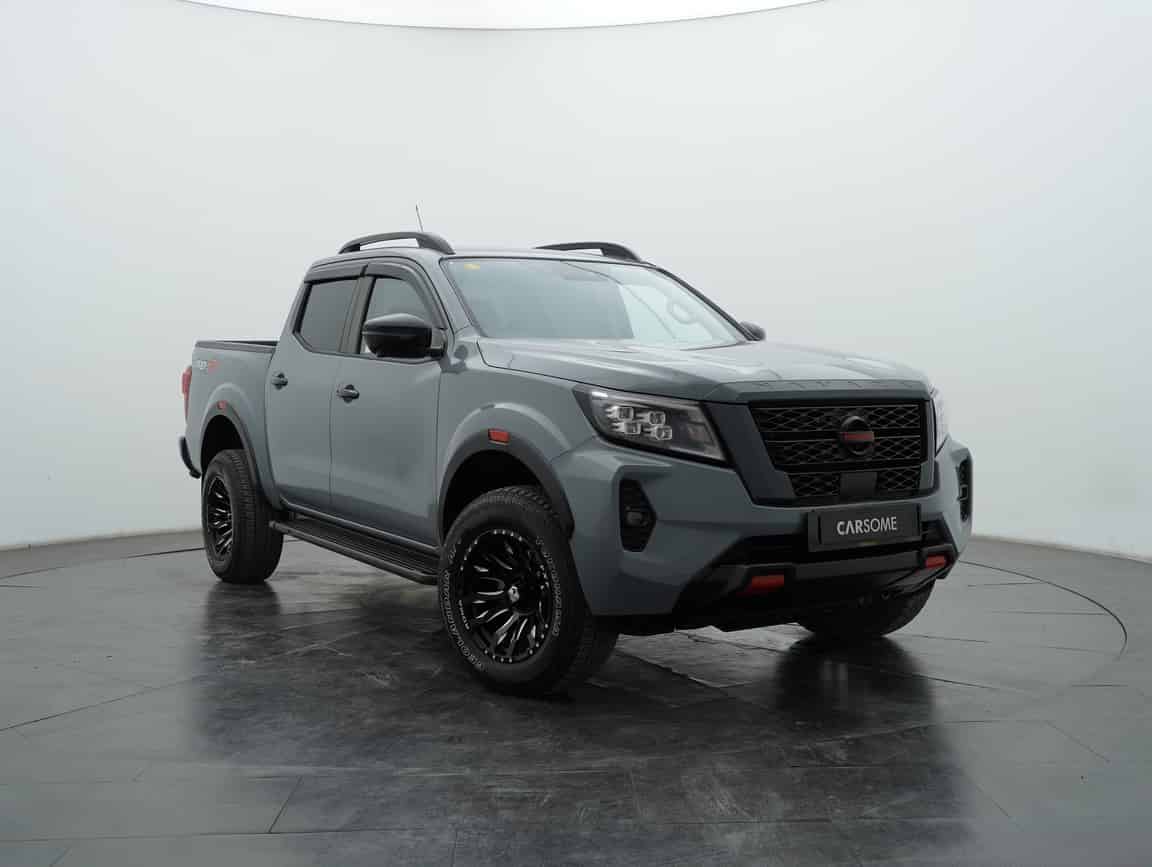 Nissan_Navara_2023_Gray_B2C_CARSOME