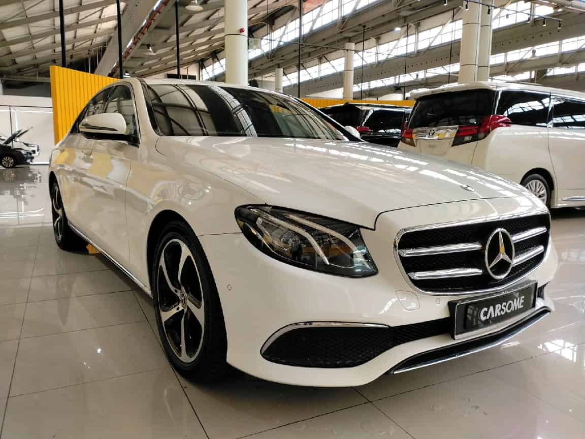Mercedes-Benz_E200_2019_White_B2C_CARSOME