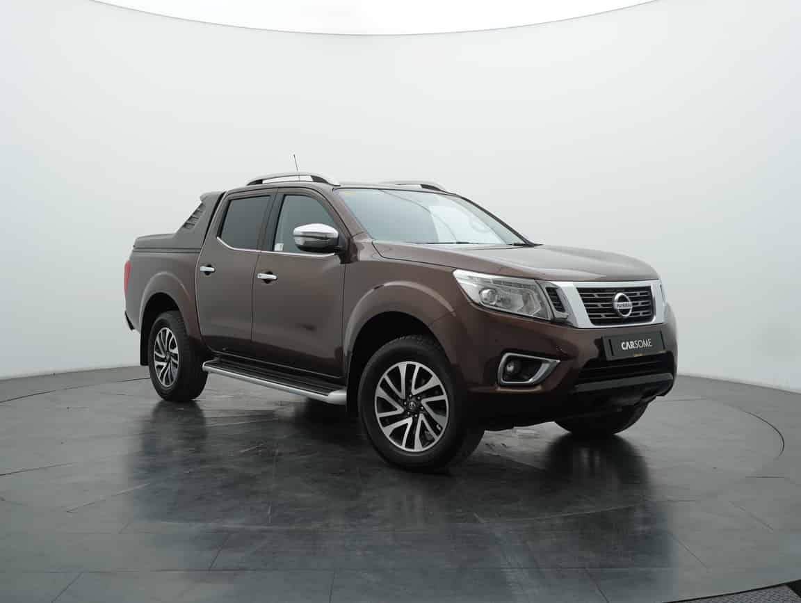 Nissan_Navara_2017_Brown_B2C_CARSOME
