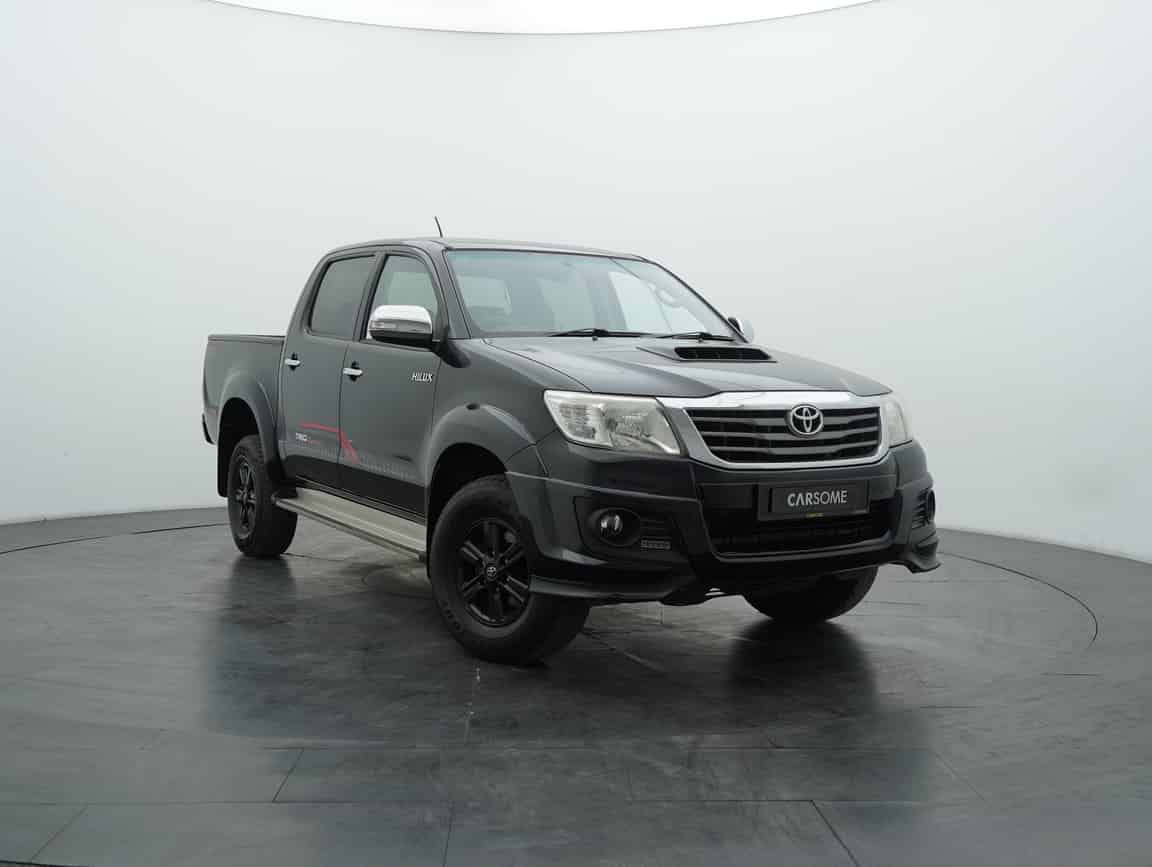 Toyota_Hilux_2015_Hitam_B2C_CARSOME