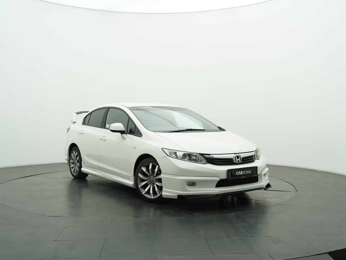 Honda_Civic_2013_White_B2C_CARSOME
