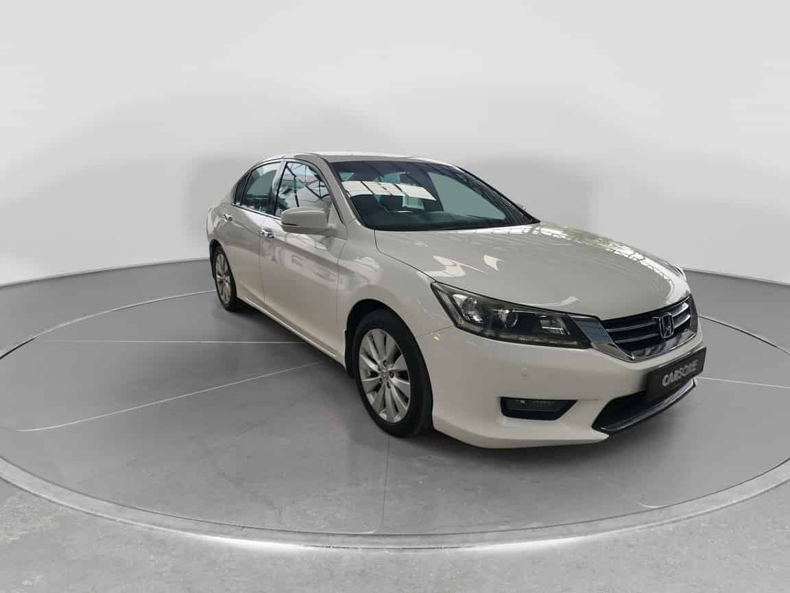 Honda_Accord_2014_White_B2C_CARSOME