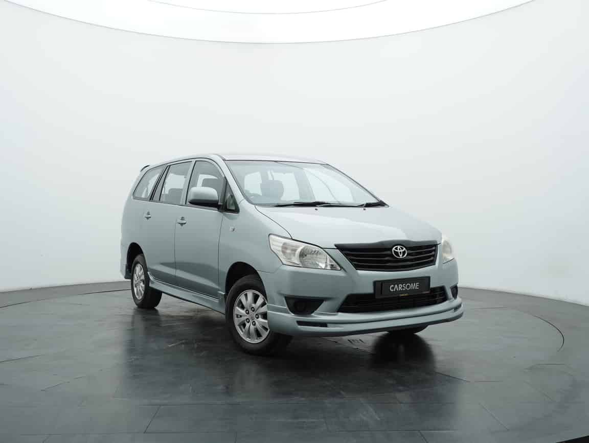 Toyota_Innova_2012_Silver_B2C_CARSOME