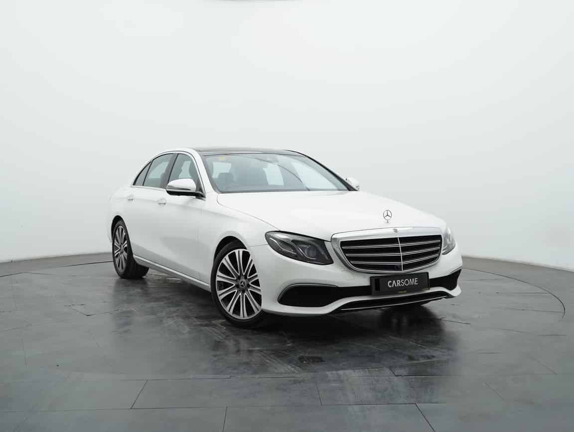 Mercedes-Benz_E300_2019_White_B2C_CARSOME