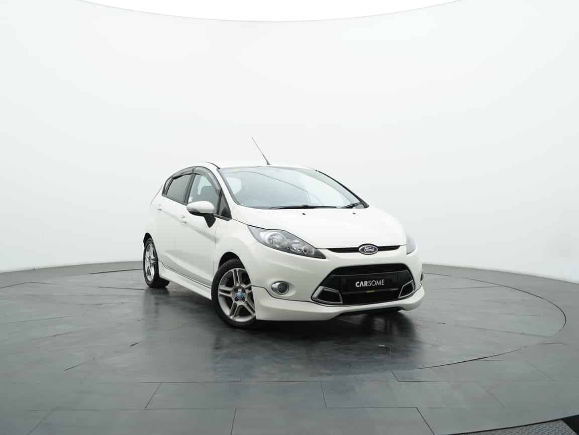 Ford_Fiesta_2011_White_B2C_CARSOME