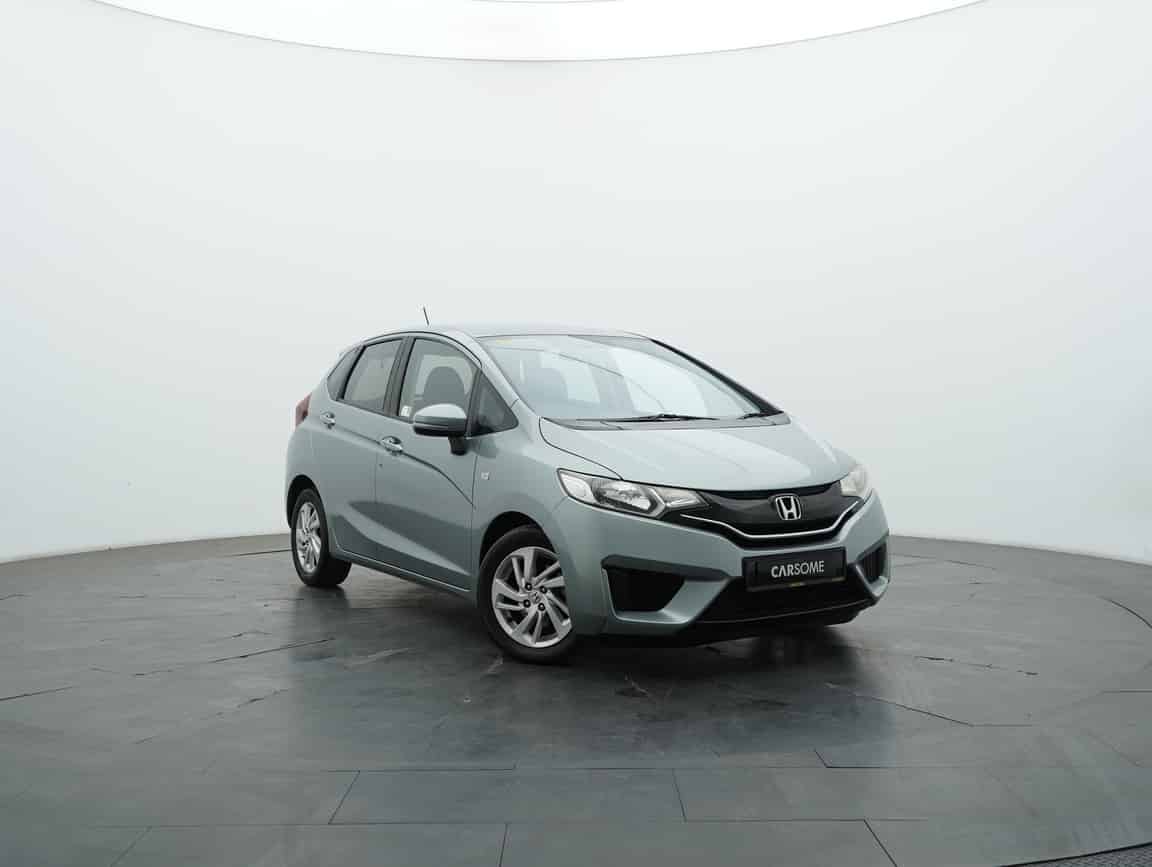 Honda_Jazz_2015_Gray_B2C_CARSOME