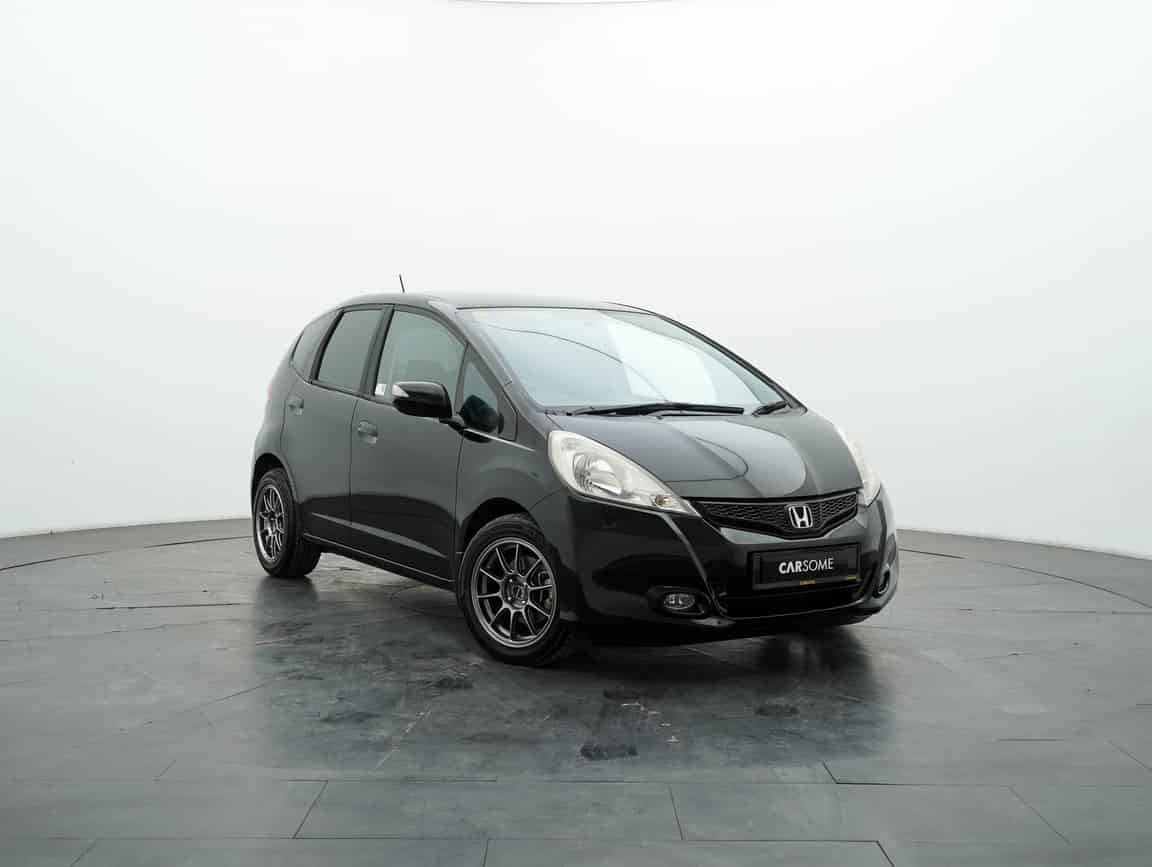 Honda_Jazz_2014_Black_B2C_CARSOME
