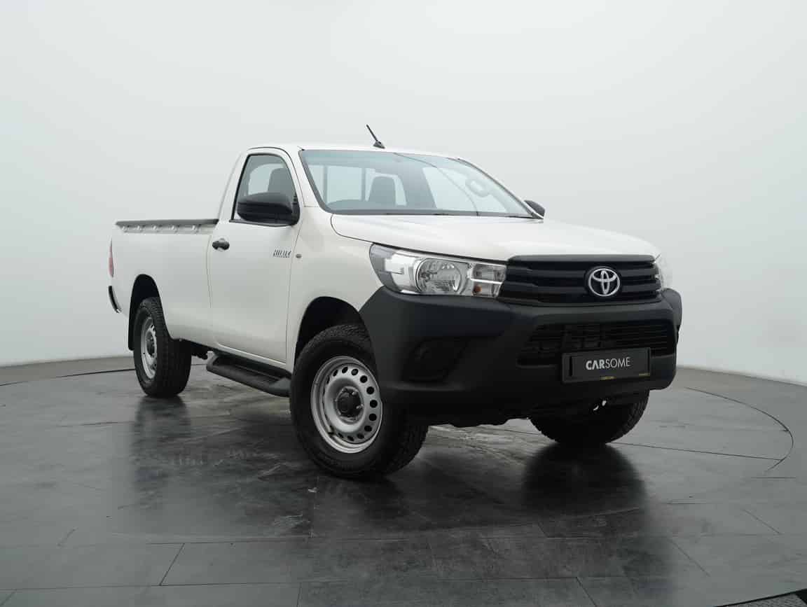 Toyota_Hilux_2022_White_B2C_CARSOME