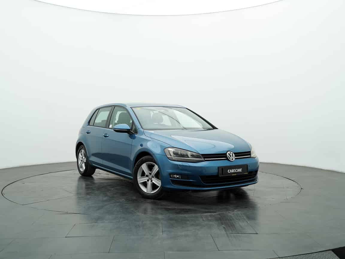 Volkswagen_Golf_2013_Blue_B2C_CARSOME