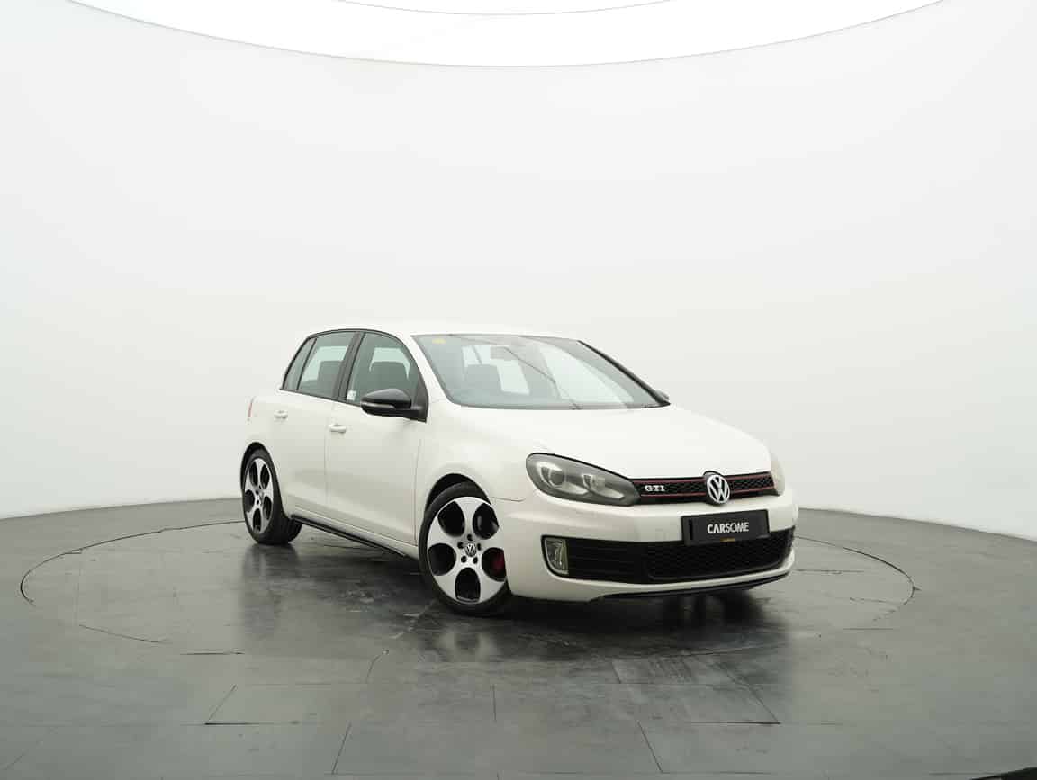 Volkswagen_Golf_2010_White_B2C_CARSOME