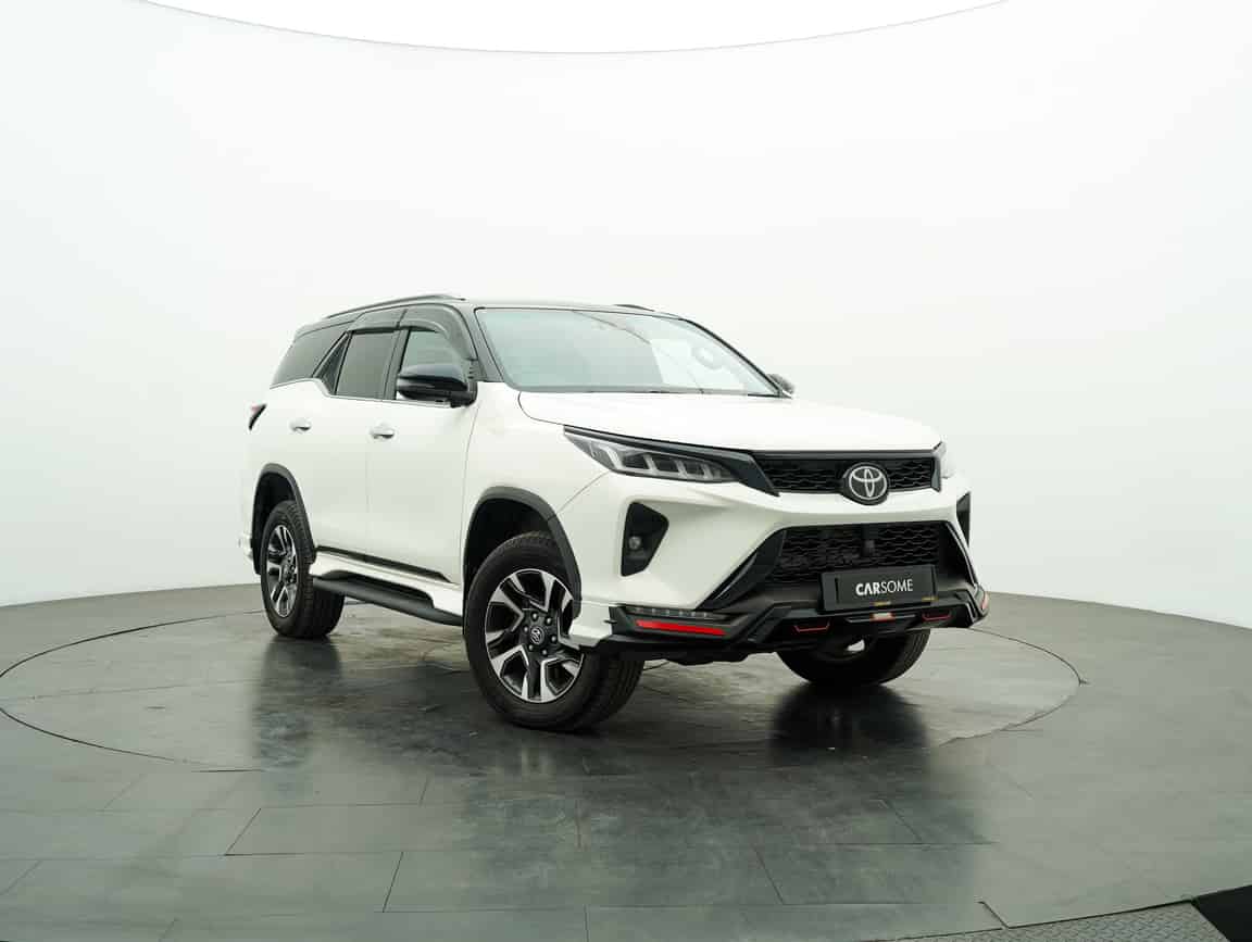 Toyota_Fortuner_2023_White_B2C_CARSOME