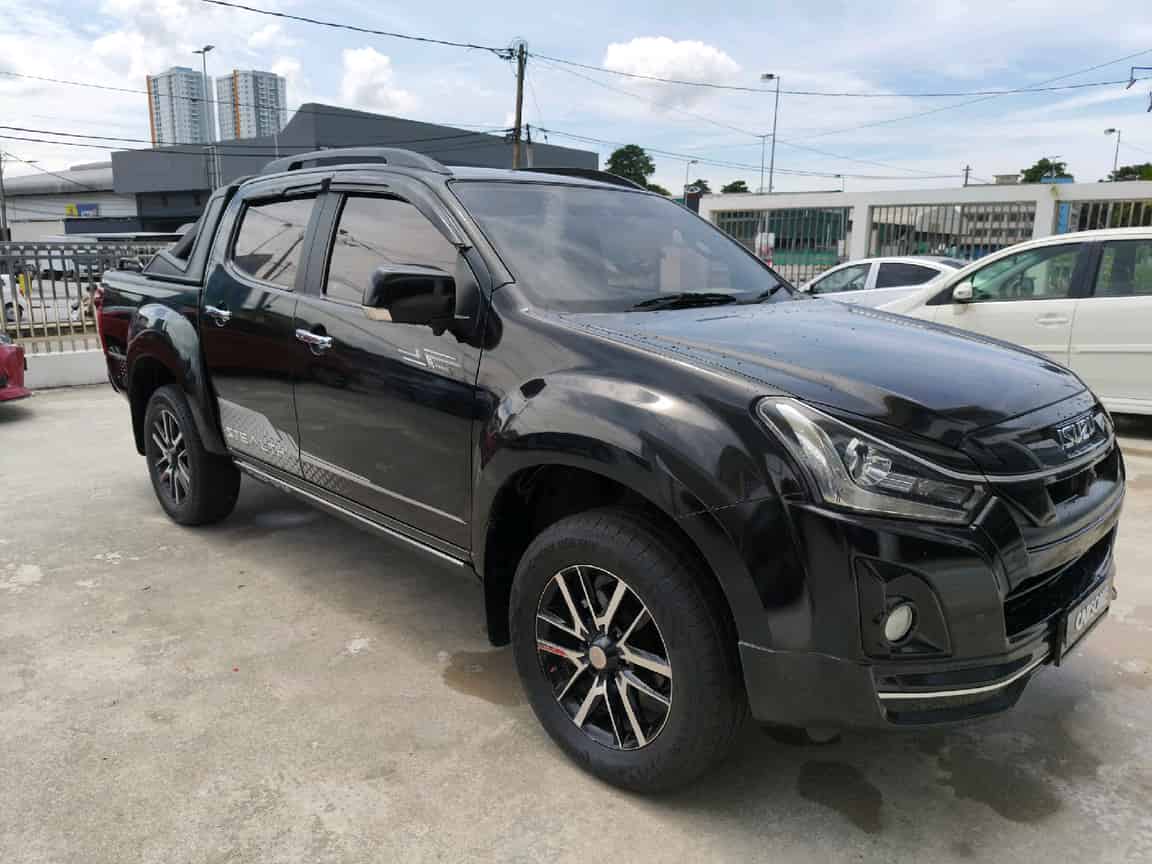 Isuzu_D-Max_2020_Black_B2C_CARSOME