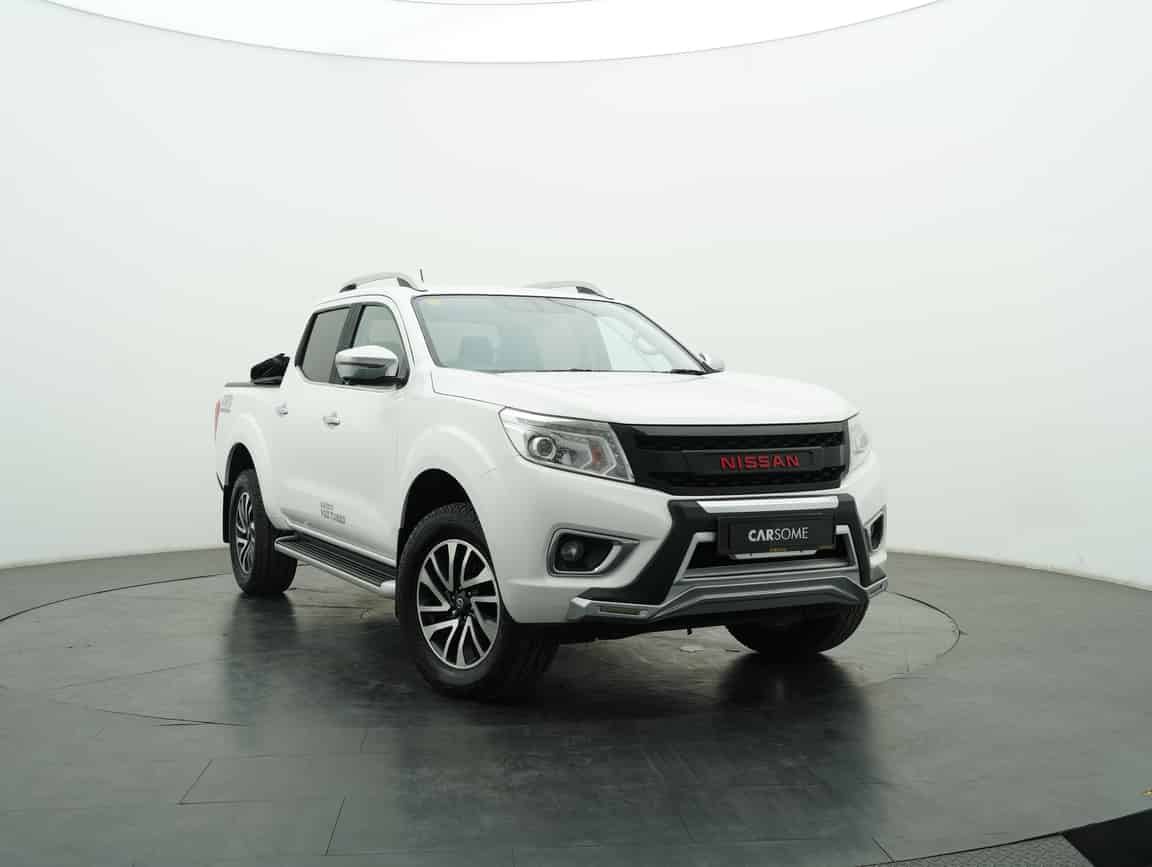 Nissan_Navara_2018_White_B2C_CARSOME