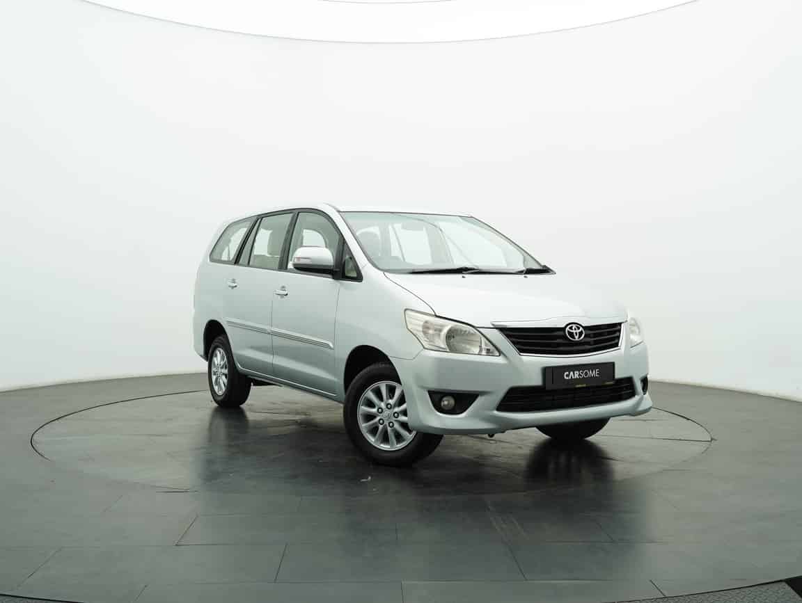 Toyota_Innova_2012_Silver_B2C_CARSOME