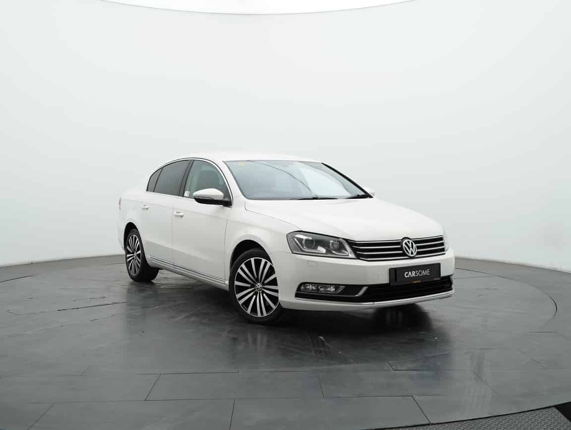 Volkswagen_Passat_2014_Putih_B2C_CARSOME