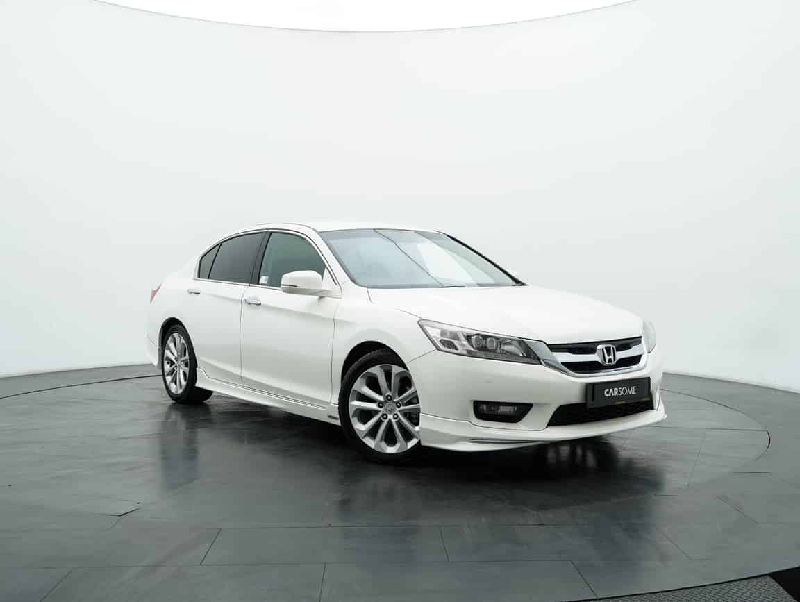 Honda_Accord_2014_White_B2C_CARSOME