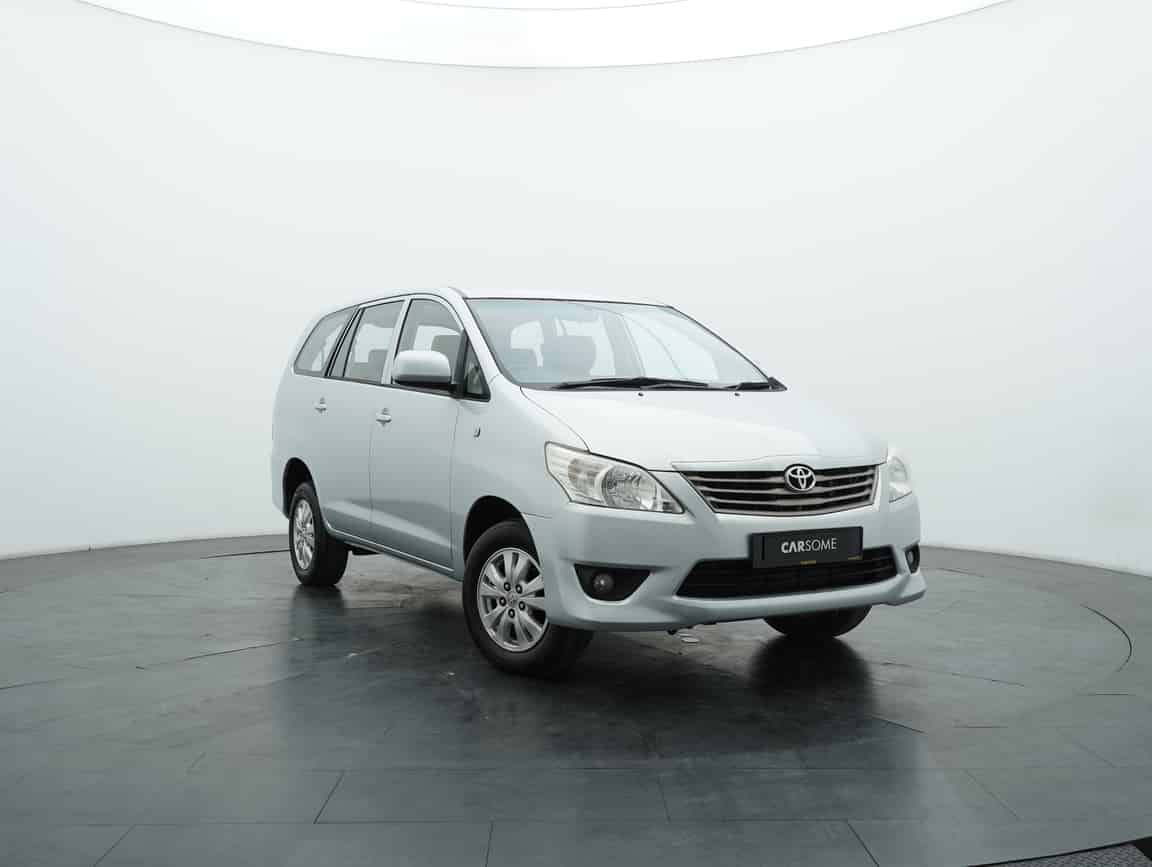 Toyota_Innova_2012_Silver_B2C_CARSOME