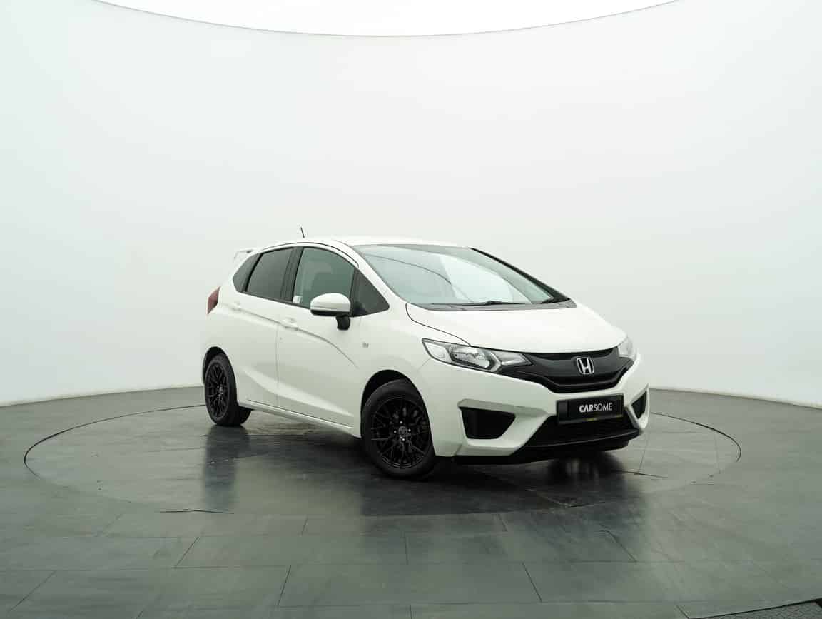 Honda_Jazz_2015_White_B2C_CARSOME