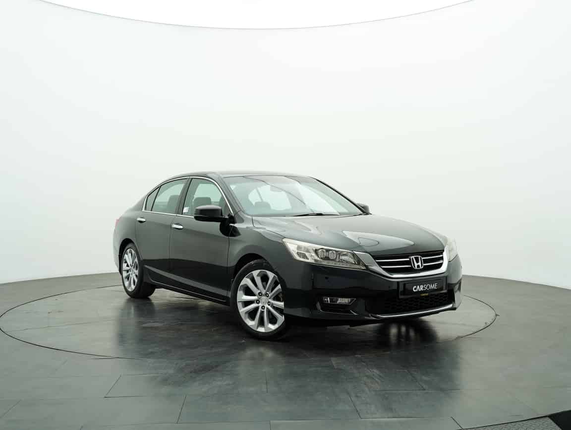 Honda_Accord_2013_Black_B2C_CARSOME