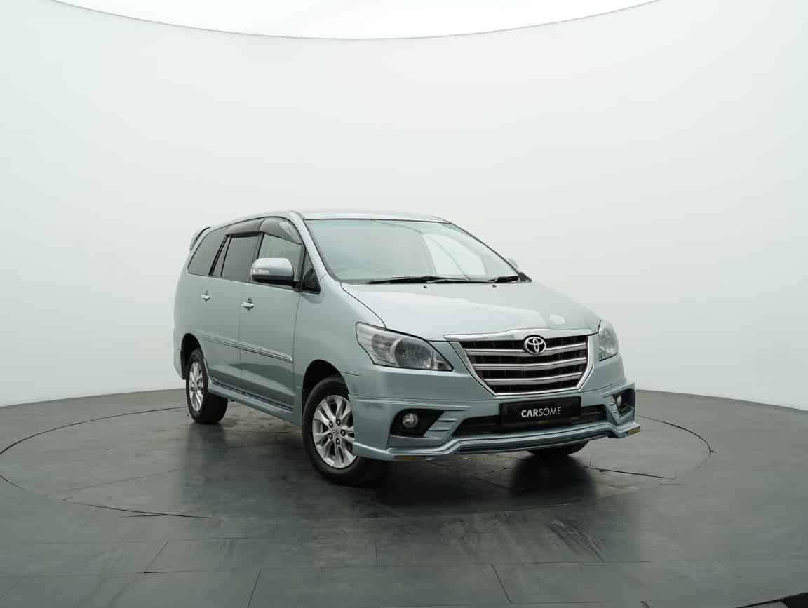 Toyota_Innova_2014_Silver_B2C_CARSOME