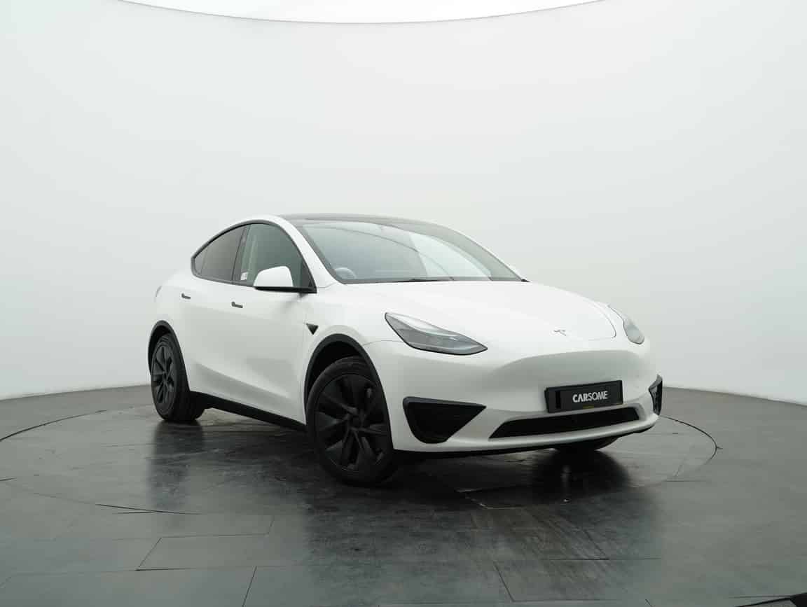 Tesla_Model Y_2024_White_B2C_CARSOME