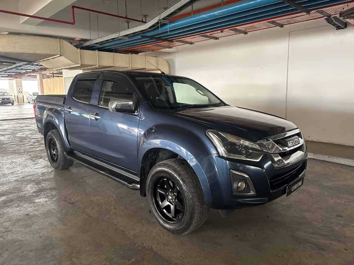 Isuzu_D-Max_2017_Blue_B2C_CARSOME