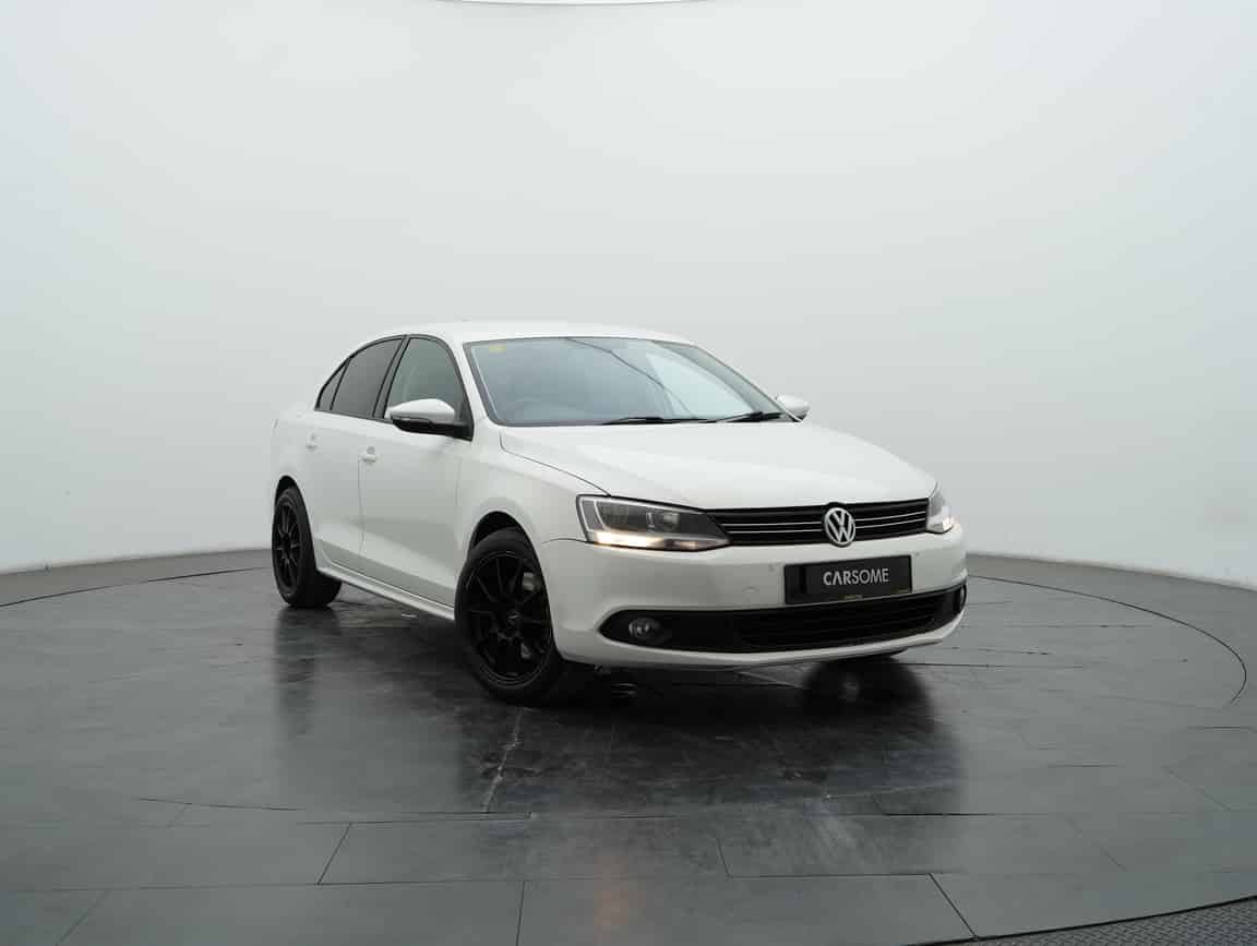 Volkswagen_Jetta_2014_White_B2C_CARSOME