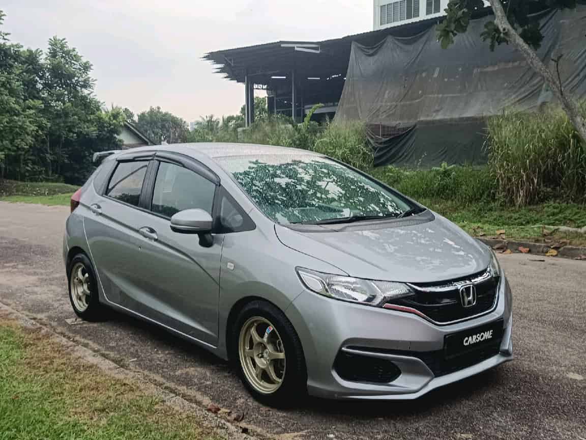 Honda_Jazz_2019_Silver_B2C_CARSOME