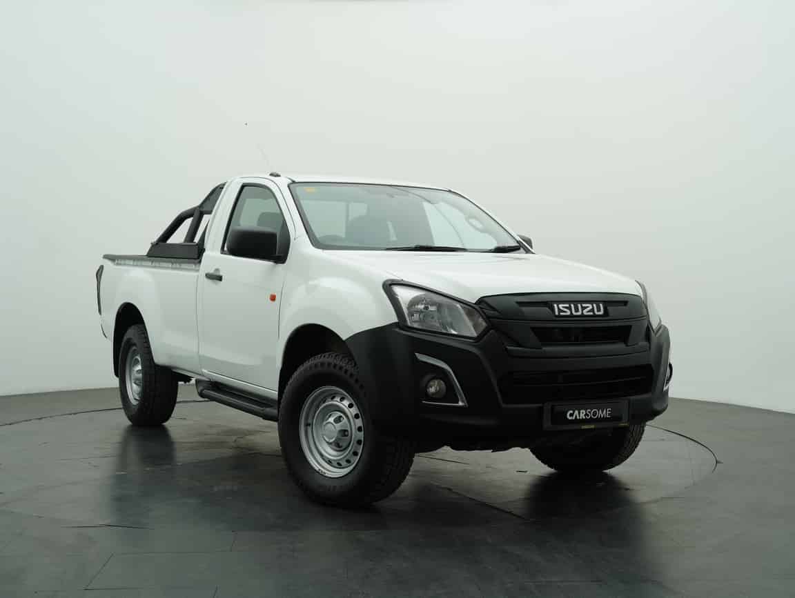 Isuzu_D-Max_2021_White_B2C_CARSOME