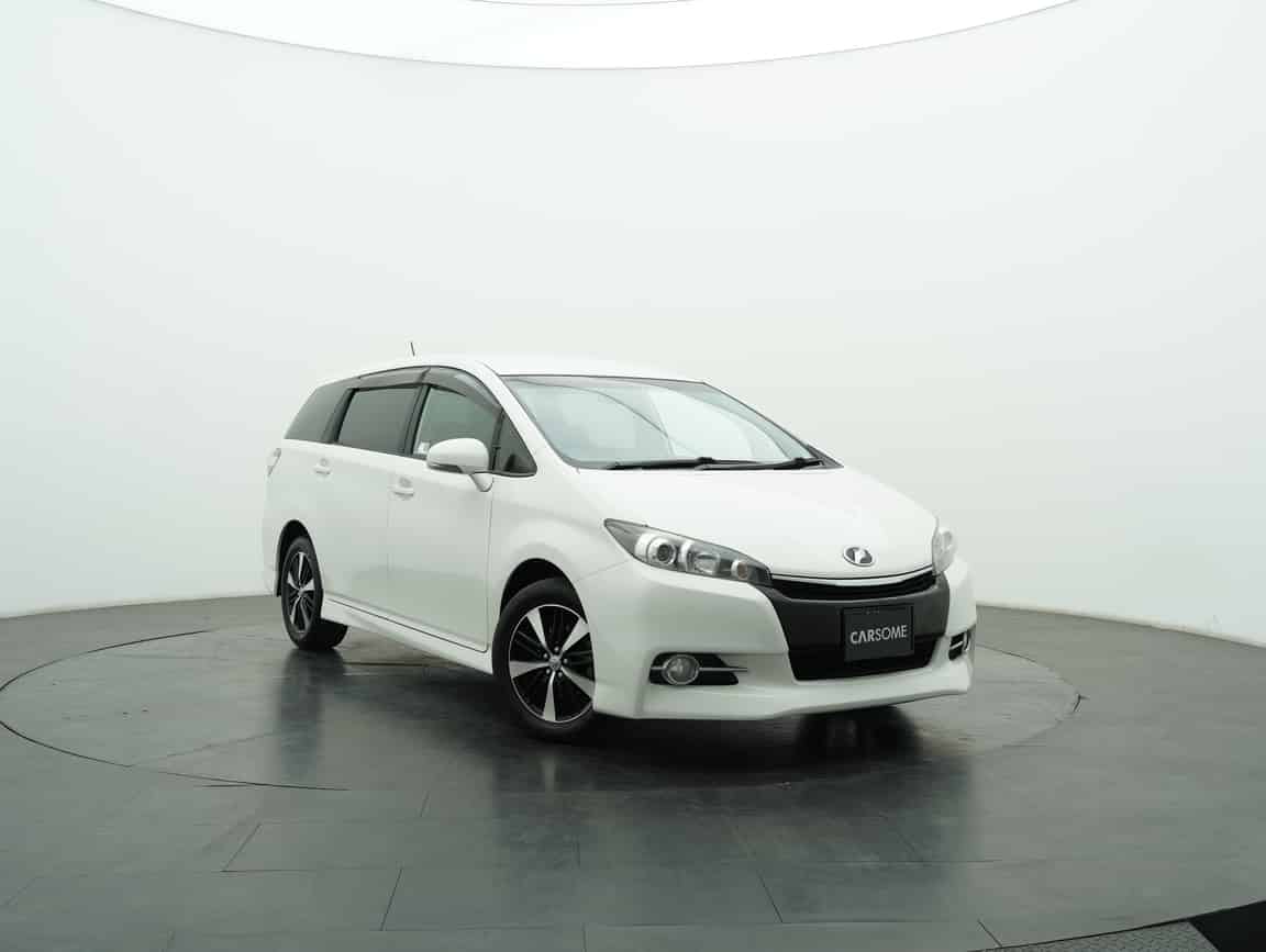 Toyota_Wish_2013_White_B2C_CARSOME