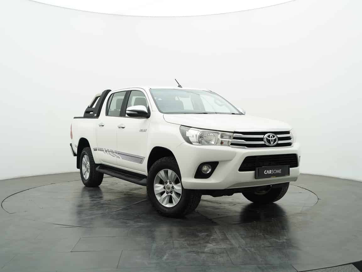 Toyota_Hilux_2016_White_B2C_CARSOME