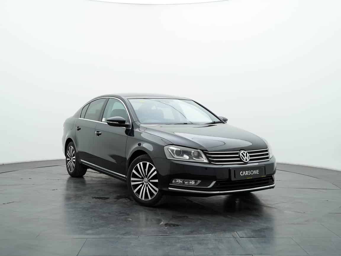Volkswagen_Passat_2014_Hitam_B2C_CARSOME