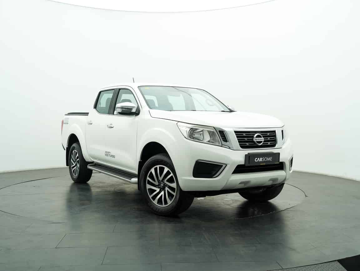 Nissan_Navara_2017_White_B2C_CARSOME