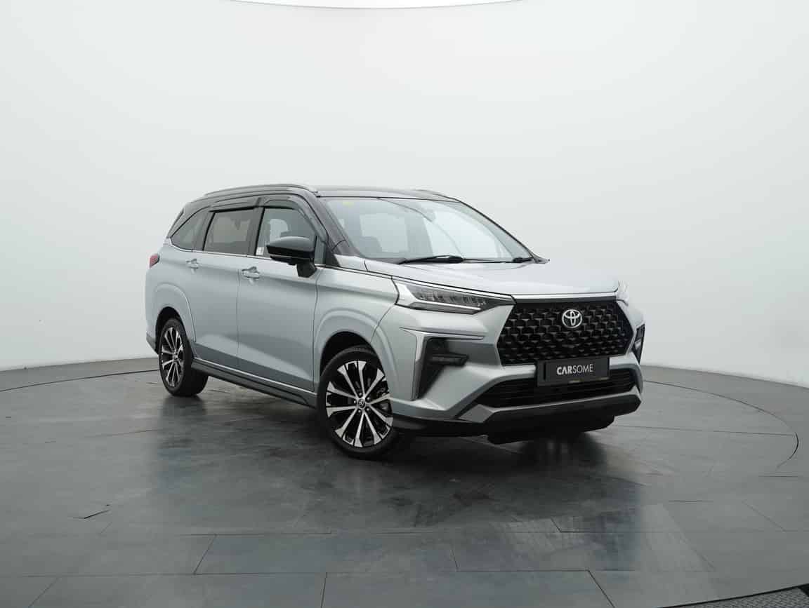 Toyota_Veloz_2023_Silver_B2C_CARSOME