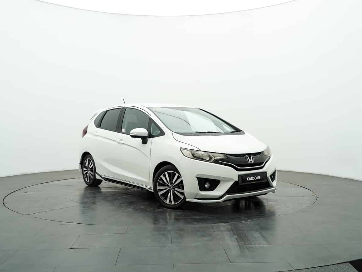Honda_Jazz_2015_White_B2C_CARSOME