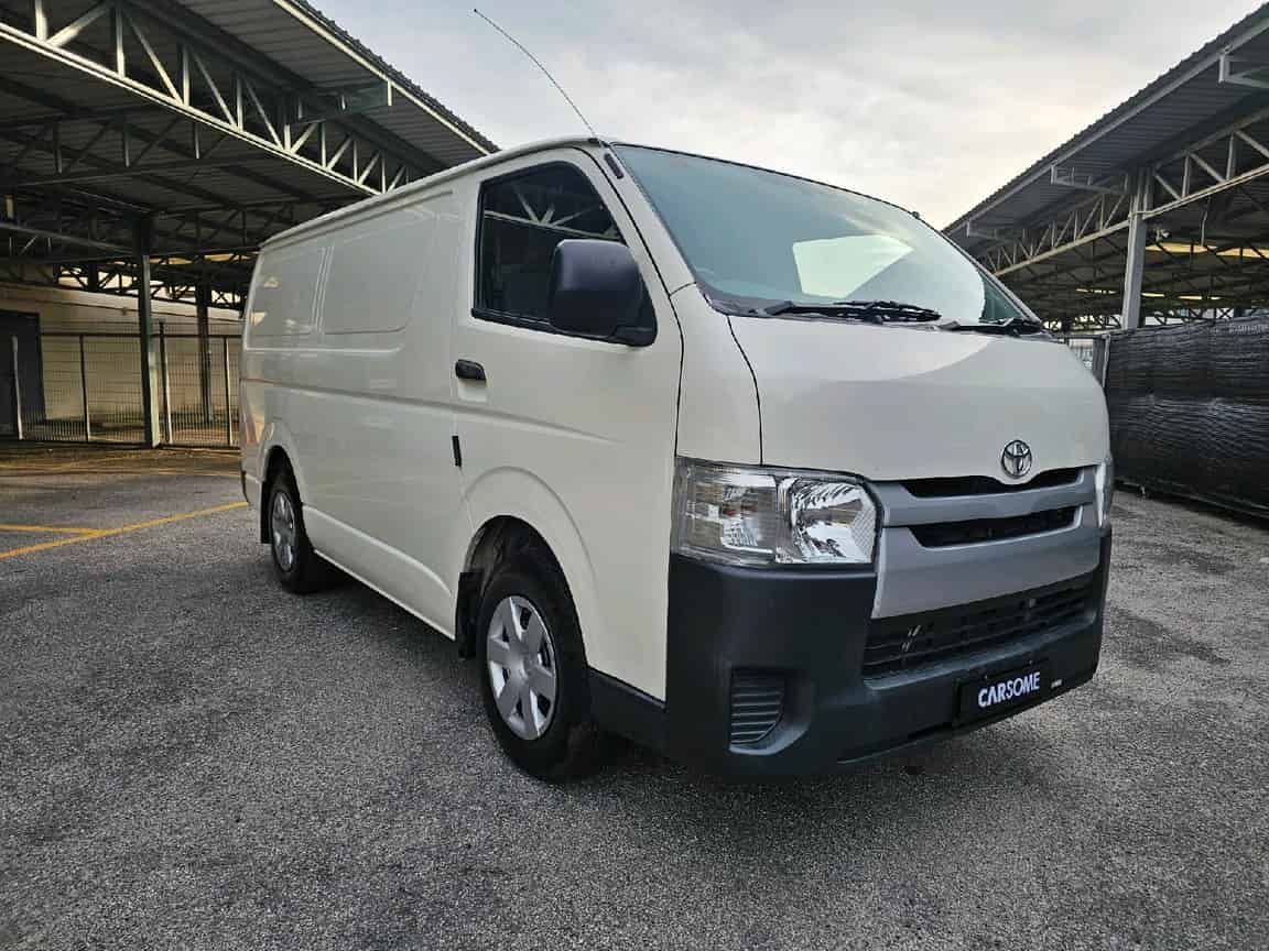 Toyota_Hiace_2022_White_B2C_CARSOME