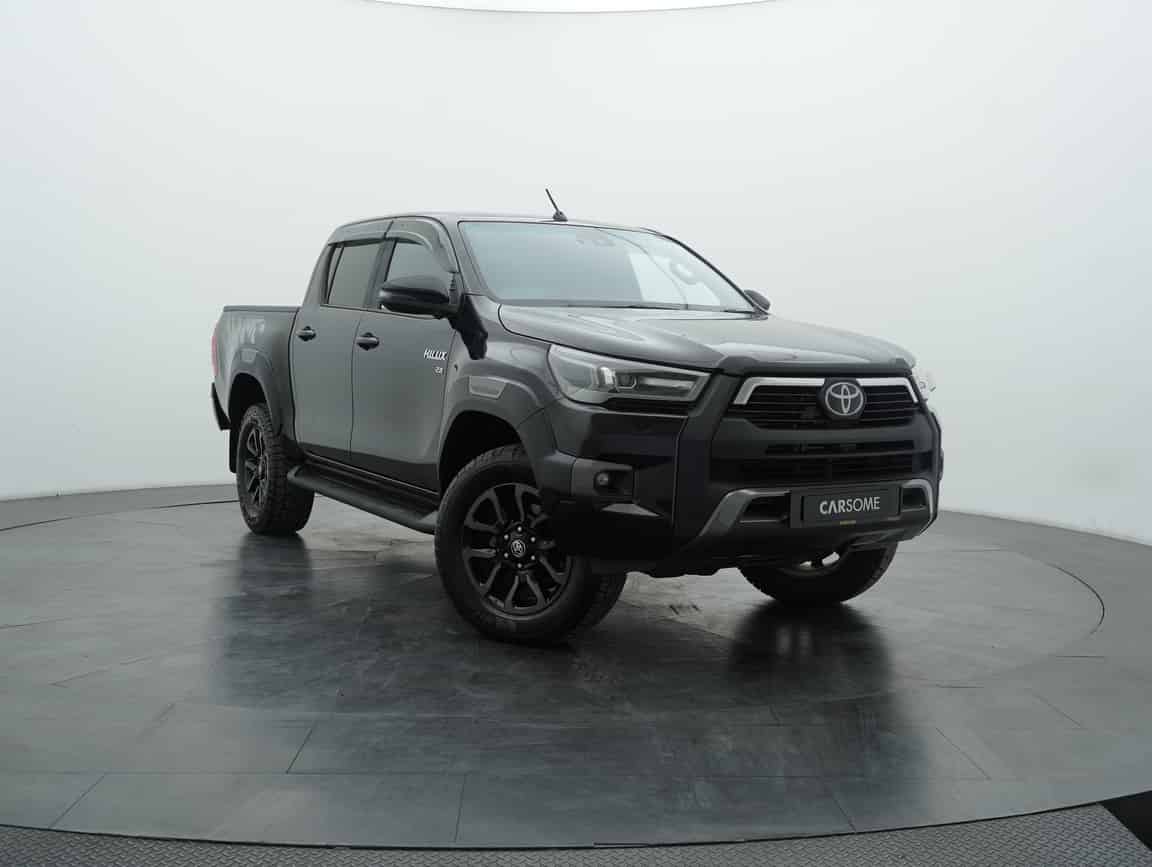 Toyota_Hilux_2021_Hitam_B2C_CARSOME