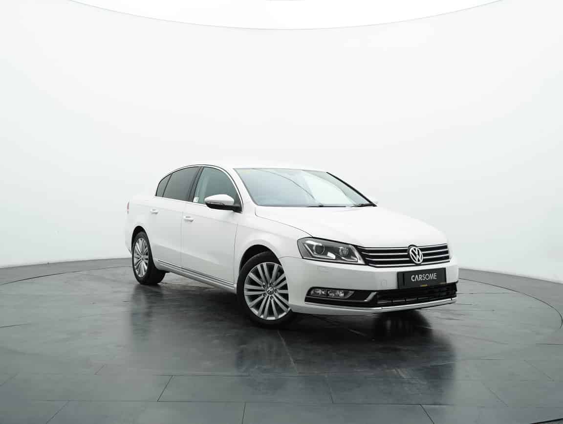 Volkswagen_Passat_2016_White_B2C_CARSOME